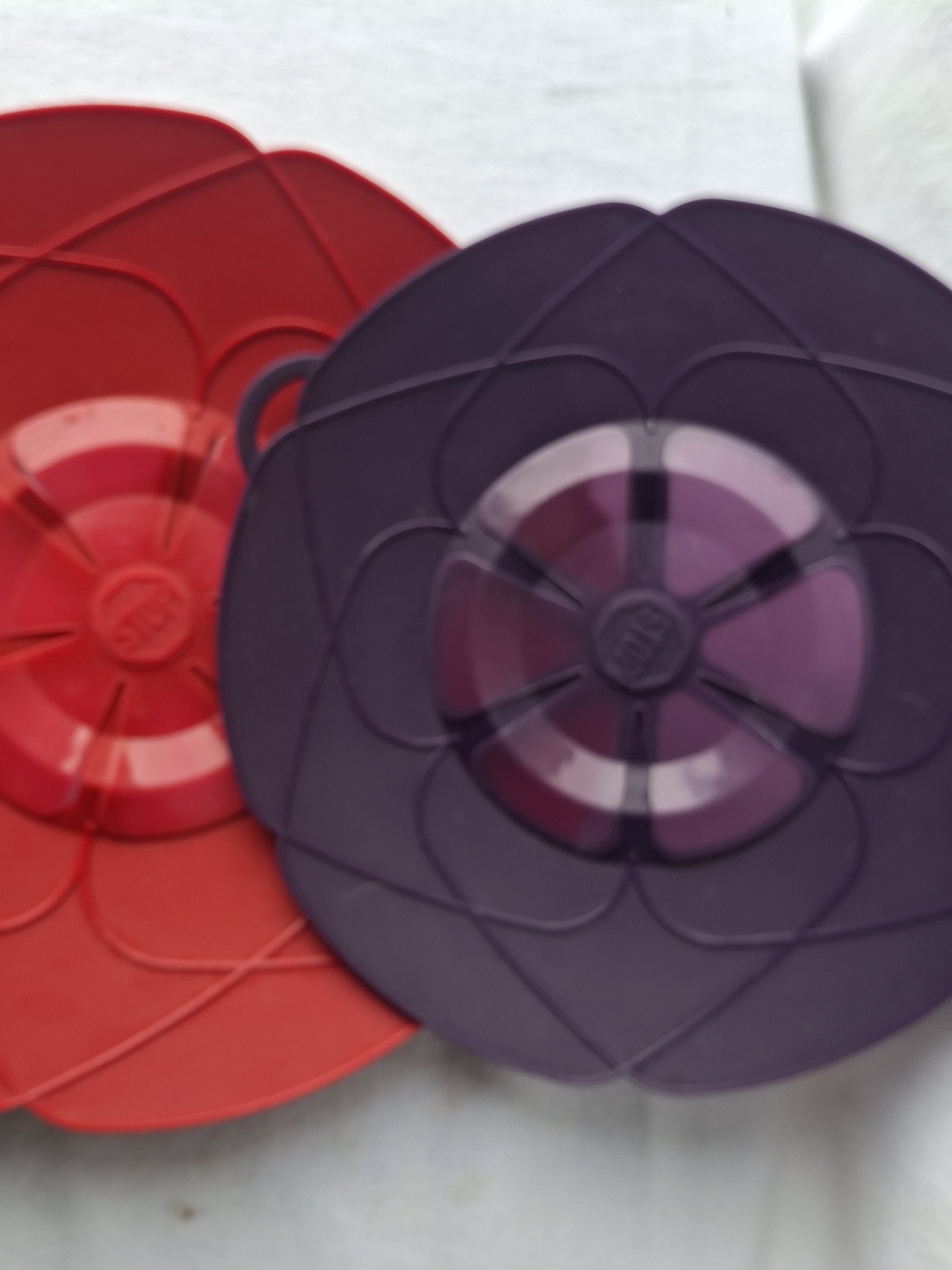 Reusable Silicone Spill Stoppers Suction Lids - Red and Purple